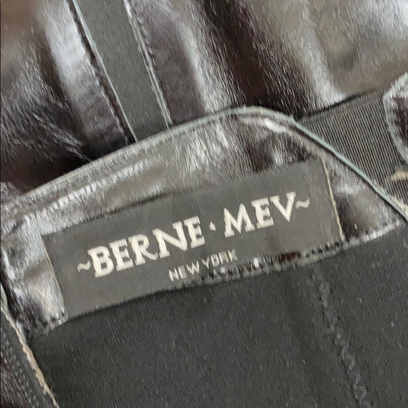 Berne Mev New York Black Leather Booties Never Used - Picture 3 of 3